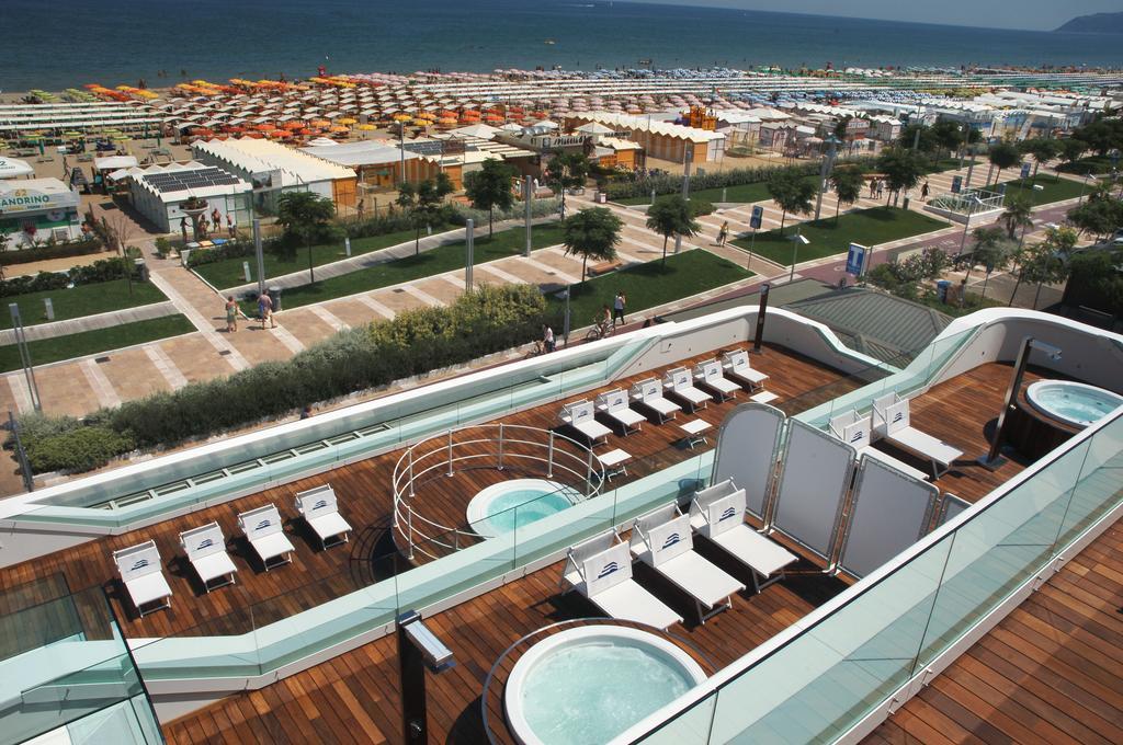 Trampolines Suite Hotel Riccione Bagian luar foto